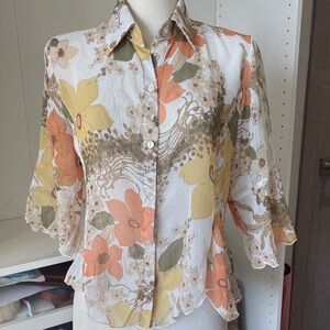 Chic Floral Print Blouse with Button Detail
